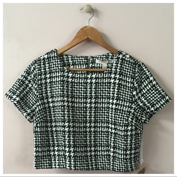 Forever 21 Tops - Forever 21 Boxy Houndstooth Crop Top.